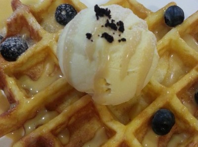 hatter street pancake with ice cream topping